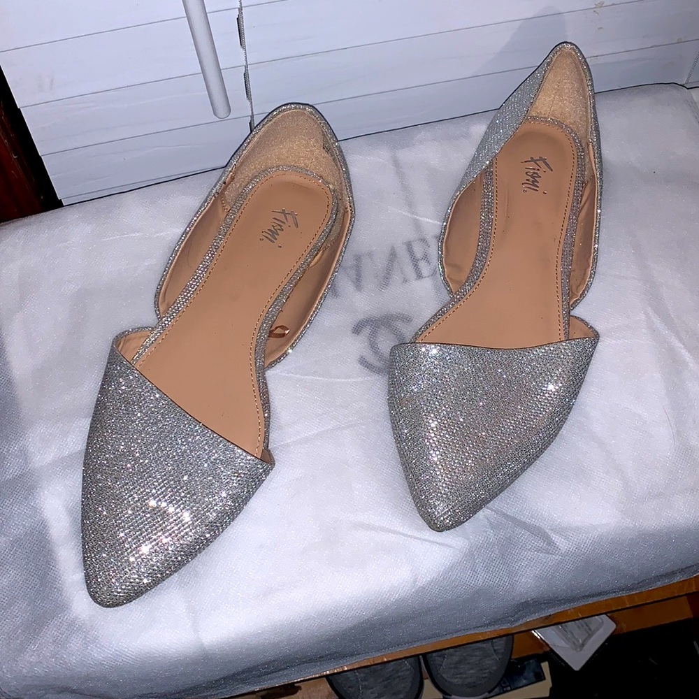 Fioni Women's Evelyn Asymmertical Pointed Flats